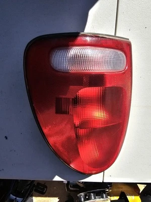 1998-2003 Dodge Durango lanterna traseira direita passageiro lanterna traseira fabricante de equipamento original - Imagem 1 de 2