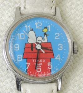 Reloj De Colección Snoopy Woodstock Doghouse Timex Años 70 Schulz Mecánico 25MM ¡Funciona! - Imagen 1 de 13