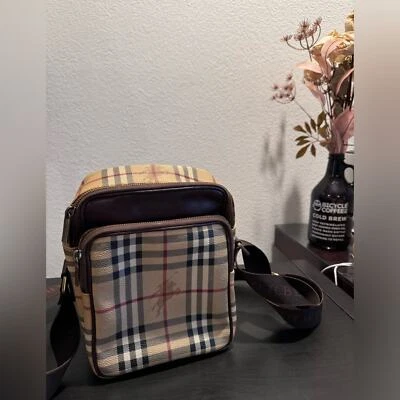 Bolso Bandolera Burberry Nova Check Hombre Foto 1 de 4
