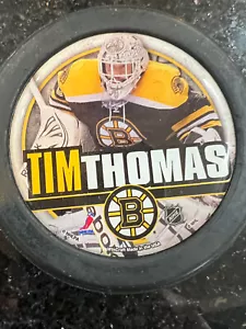 Boston Bruins Tim Thomas Domed Puck Wincraft - Imagen 1 de 3