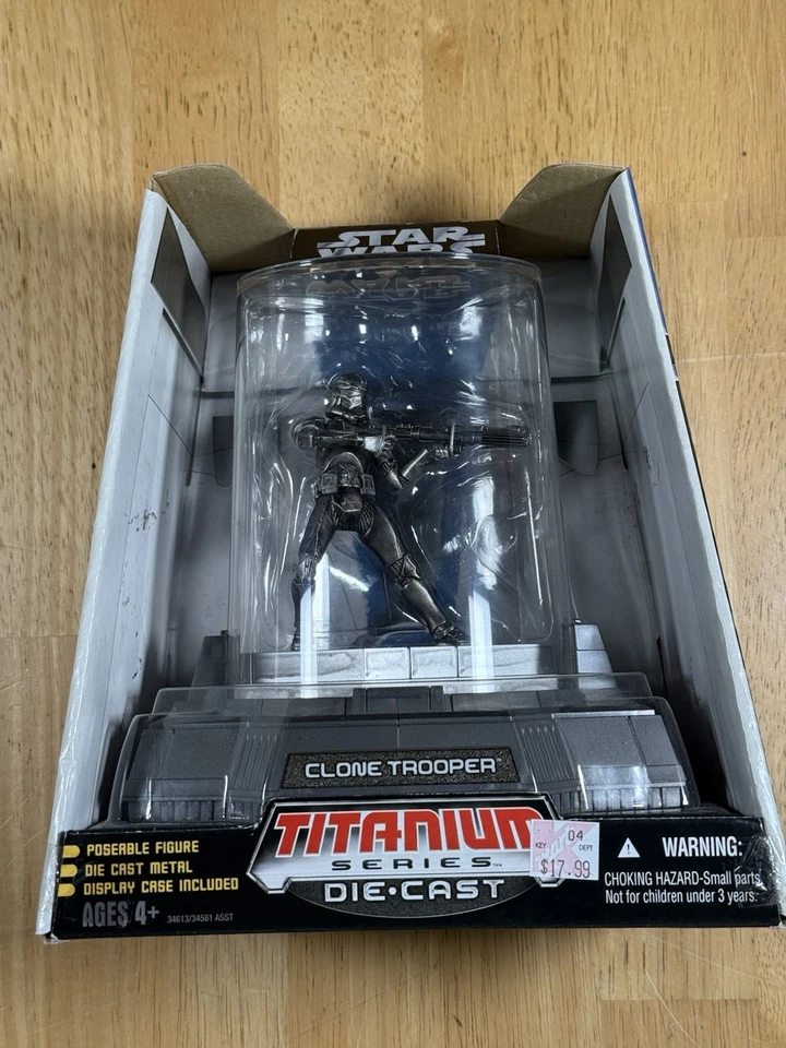Star Wars Titanium Series Die Cast Clone Trooper versión plateada 3,75” NUEVO Foto 1 de 4