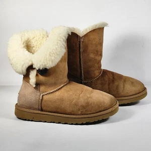 UGG Australia Bailey Button Lammfell kastanienbraun Damenstiefel 5803 Größe 7 - Bild 1 von 14