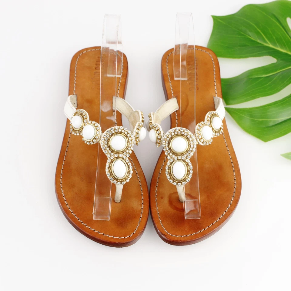 Sandalia Mystique Mujer Talla 9 Blanco Oro Cuentas Cuero Joyas Tanga Plana Deslizable Foto 1 de 4