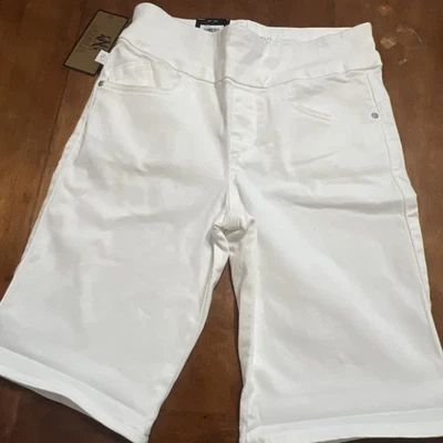 NWT Rock & Republic Demin Rx Slimming Pull On Shorts White Sz 8 - Image 1 of 4