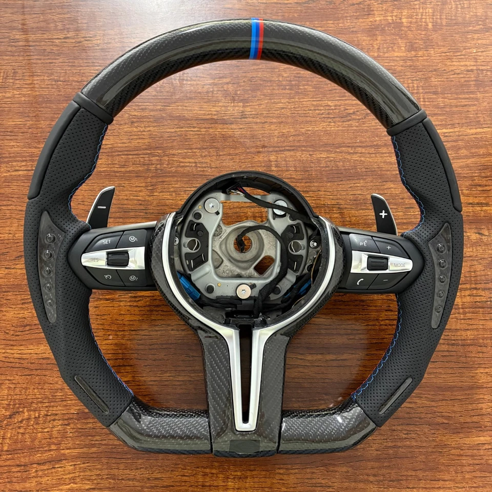 Volante de fibra de carbono apto para BMW F30 F31 F32 F33 F34 F36 F22 F23 M2 M3 M4 Foto 1 de 4