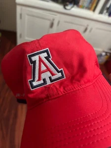 Arizona Wildcats Dri Fit Running Pista Sombrero Rojo L/Xl Pluma Ligera - Imagen 1 de 6