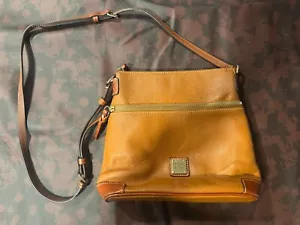 Borsa a tracolla Dooney & Bourke in pelle di ciottoli in pelle caramello - Foto 1 di 22