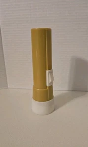 Linterna de plástico retro vintage Rayo-Vac EE. UU. amarillo mostaza/blanco 6,5" - Imagen 1 de 5