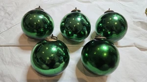 5er Set Vintage schwerer Glas Weihnachtsschmuck grün glänzend Kugel 4" hergestellt in Indien - Bild 1 von 4