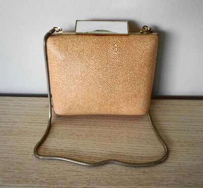 Mini bolso sin asas de cuero verde peludo Sondra Robert Foto 1 de 3