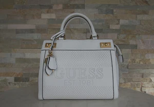 GUESS Handtasche Umhängetasche KATEY weiss  ehem UVP 155 € - Picture 1 of 7