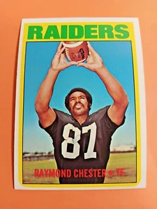 1972 Topps Football #143 Raymond Chester ROOKIE Raiders - Picture 1 of 2
