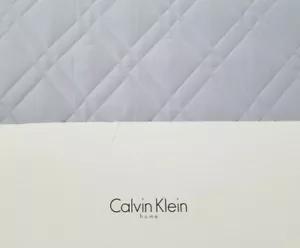 Trapunta Calvin Klein ricamata argento/blu regina nuova con scatola - Foto 1 di 12