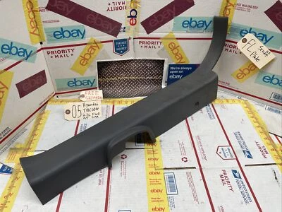 05-09 HYUNDAI TUCSON CONDUCTOR DELANTERO IZQUIERDO PLACA RASGUÑO PUERTA UMBRAL EMBELLECEDOR CUBIERTA GRIS Foto 1 de 4