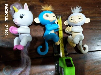 3 Monkey Unicorn CUTE FINGERLINGS Glitter TALKS MOVES Electronic WOWWEE PETS Lot - image 1 of 2