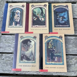 A Series of Unfortunate Events Set 1-5 Paperback Lemony Snicket 1 2 3 4 5 Lot - Picture 1 of 6