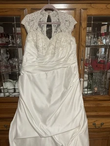 David’s Bridal Wedding Dress 22W Plus Ivory Beaded Lace Bustle A Line Buttons - Picture 1 of 15