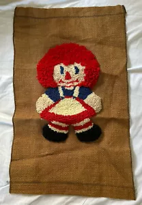 Vintage Raggedy Ann Kind Dekor Riegel Haken Teppich Wandbehang Sackleinen 26" x 16" - Bild 1 von 4
