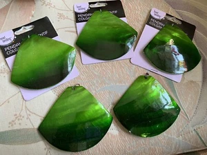 Pendant Lot Of Five Green Shell Triangle  Shape for Jewelry  Making  - Picture 1 of 7