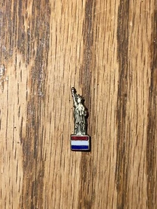 Vintage kleine Freiheitsstatue Pin - Bild 1 von 3
