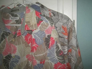 Zwei XL Tommy Bahama Herren Kurzarmhemden mit Blumenmuster - Bild 1 von 5