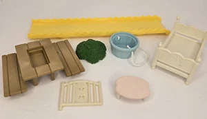 Vintage Calico Critter Sylvanian Familien verschiedene Teile Tisch Bank Rutsche Bett Baum - Bild 1 von 11