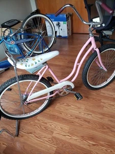 1954 Schwinn Girls Vintage Bike. - Picture 1 of 4