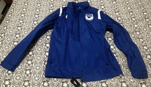 Melbourne Victory Coaches Jacket S MACRON Rain Coat Hoodie Windbreaker BNWT - Picture 1 of 18
