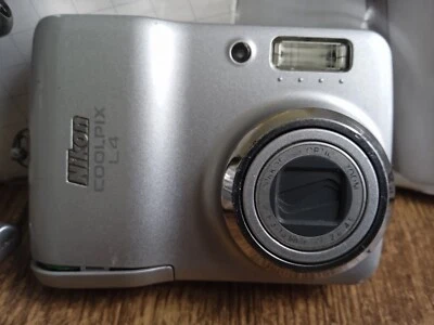 Nikon Coolpix L4 4MP Digital Camera    WORKING  Tested - Image 1 of 4