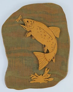 VTG Fishing Wall Plaque Trout Catching Dragonfly - Lodge Lake Beach Nautical - Picture 1 of 6