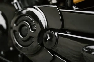 HARLEY-DAVIDSON ALL V-ROD SWINGARM PIVOT COVER KIT BLACK ANODISED "SPYKER" VROD - Picture 1 of 7
