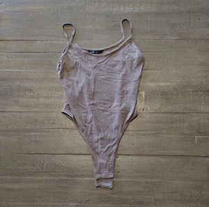Shein Tank Top Cotton Bodysuit Women’s Size Small Scoop Neck Tan - Imagen 1 de 10
