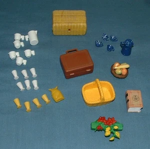 MINIATURE DOLLHOUSE MIXED ITEM LOT - MIXED CONDITION - Picture 1 of 6