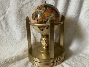 Antiguo globo terráqueo de piedras preciosas con reloj, hidrómetro y temperatura - Imagen 1 de 7