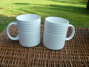 2 Waverly massive weiße geprägte Ringe KONZENTRISCHE KREISE Keramik Becher Tasse Posten - Bild 1 von 1