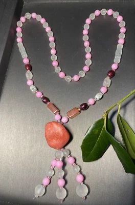 Collar vintage de cuentas rosa Barbie con colgante de borla de ágata coral Foto 1 de 4