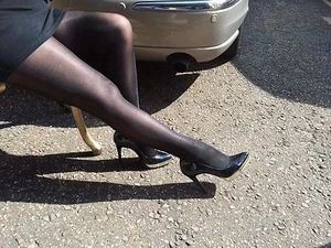 40 den Sheer-to-Waist Super Glossy Luxury Tights A-Lister Mayfair (Sizes 3 & 4) - Picture 1 of 1
