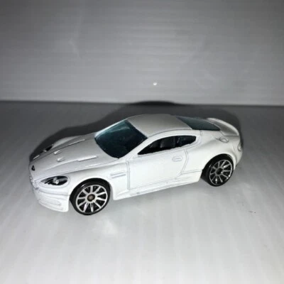 Hotwheels Aston Martin DBS Premiere R6459 (отдельно) (FC104-2 T0240)  - Изображение 1 из 4
