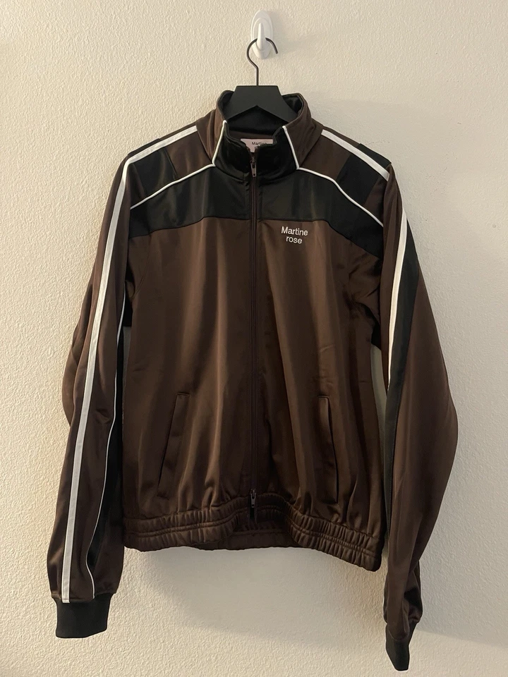Chaqueta deportiva Martine Rose marrón encogida Foto 1 de 4