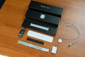 Apple Watch Series 4 - 44mm NIKE Silver Aluminium + Summit White Sport Loop GPS - Zdjęcie 1 z 14