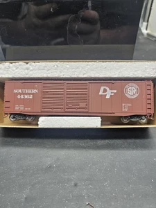 Vagón de tren Accurail HO Southern RY 50' DBL DR caja - Imagen 1 de 6