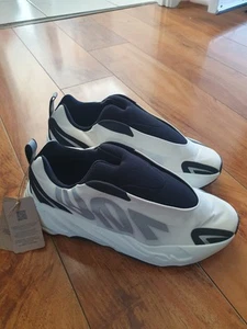 Adidas Yeezy Boost 700 MNVN - Picture 1 of 10