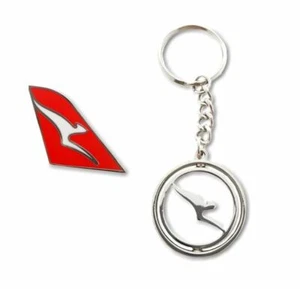 SET OF 2 QANTAS AUSTRALIA TAIL FIN LOGO PIN & ROUND SILVER SPINNING KEYRING - Picture 1 of 1