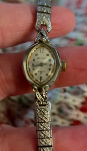 Vintage Waltham Women's 17 Jewel Analog Watch Silver Tone - Picture 1 of 10