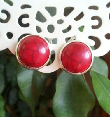 Ohrclips Edelstahl Cabochon Howlith ROT  + handgemacht + - Bild 1 von 4