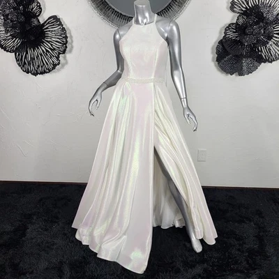 NUEVO CON ETIQUETAS~$495~ALYCE PARIS~TALLA 8~BLANCO IRIDISCENTE CUENTAS ABERTURA HALTER MAXI VESTIDO DE GRADUACIÓN Foto 1 de 4