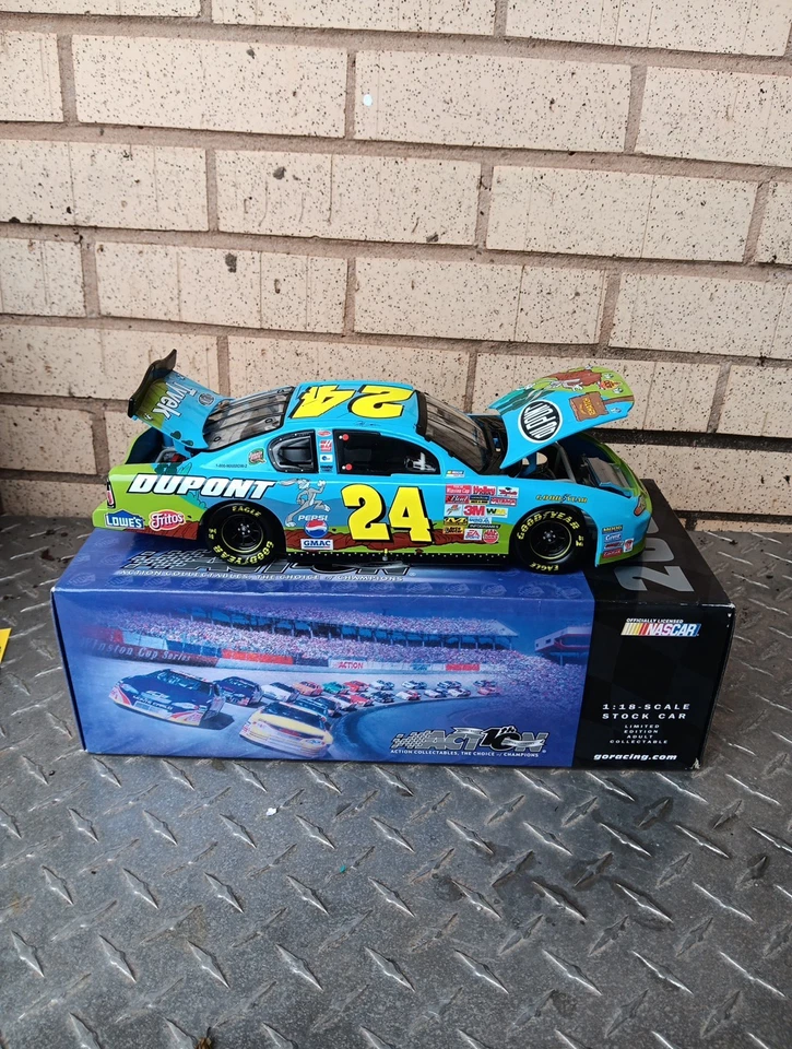 ACTION #24 DUPONT JEFF GORDON 2002 LOONEY TUNES BUGS BUNNY 1:18 RCCA 1/504 #038 - Image 1 of 4