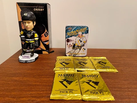 Pittsburgh Penguins: Sidney Crosby Bobblehead + Mario Lemieux Items Cover