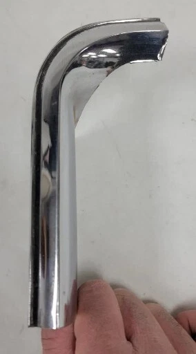 Buick Rivera GS 1966-67 capó moldura de esquina OEM GM 1374046 Foto 1 de 4