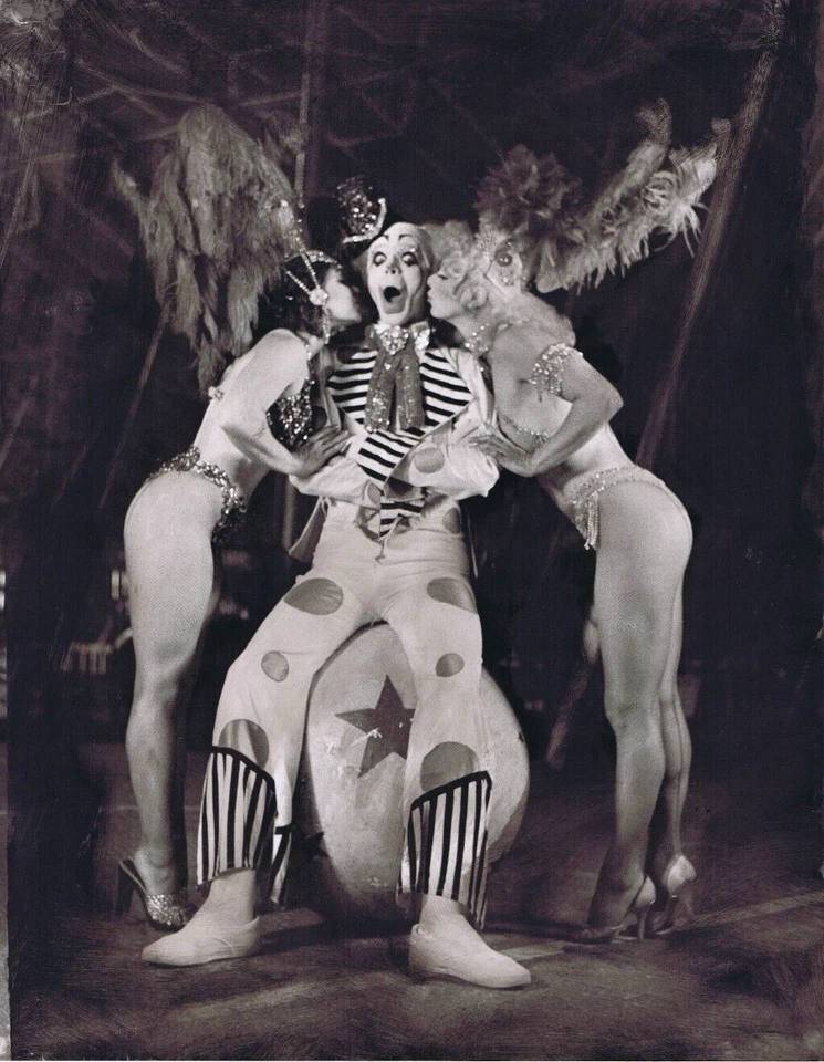НЕДАВНО НАЙДЕННЫЙ! ROLLAND HENDRICKSON Orig черно-белое фото 11 x 14» SHOWGIRLS клоун MP16 - Изображение 1 из 1